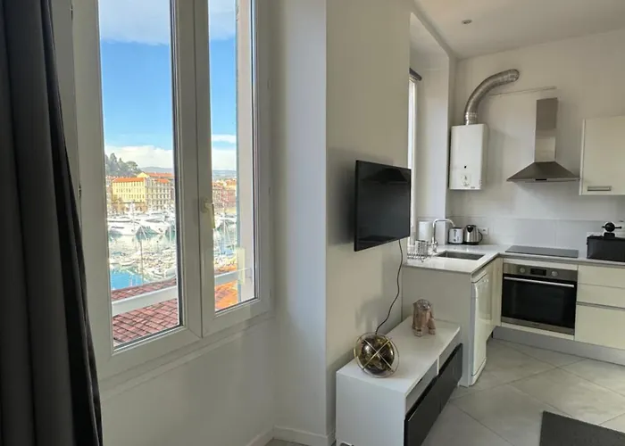 Port, French Riviera דירה *