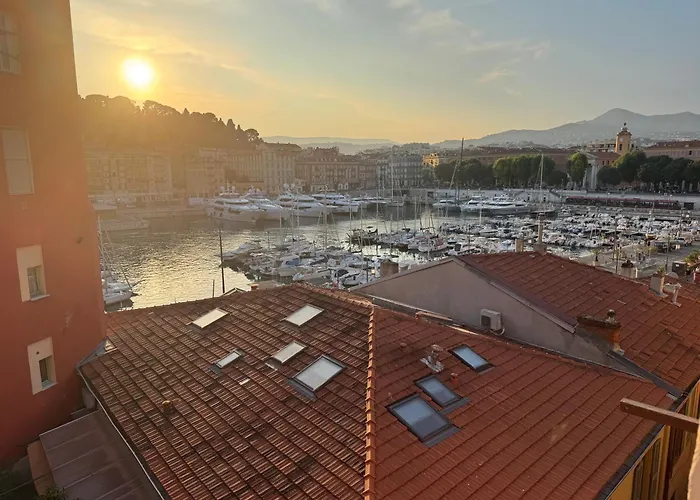 Port, French Riviera * ניס